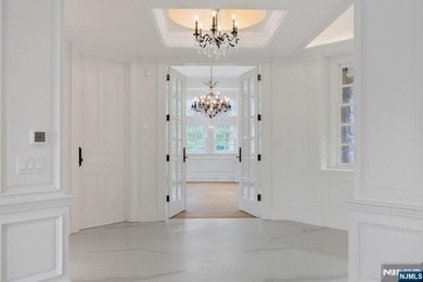 Welcome to an exceptional newly gut-renovated stone colonial - photo 12