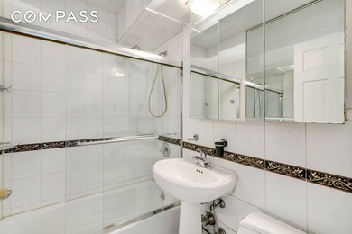 Spacious, bright and pet-friendly 2 bedroom is now available in - photo 13