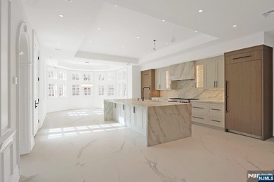 Welcome to an exceptional newly gut-renovated stone colonial - photo 15