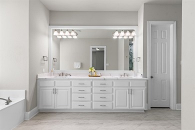 Welcome to this beautiful, gorgeous, elegantly updated residence - photo 17