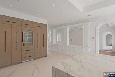 Welcome to an exceptional newly gut-renovated stone colonial - photo 18