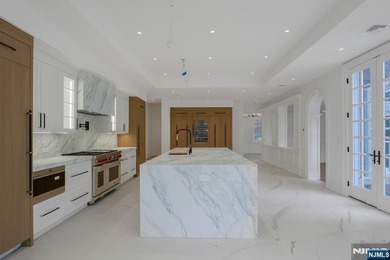 Welcome to an exceptional newly gut-renovated stone colonial - photo 19
