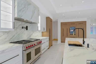 Welcome to an exceptional newly gut-renovated stone colonial - photo 20