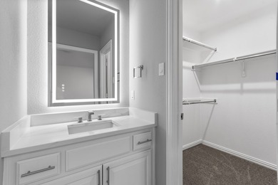 Welcome to this beautiful, gorgeous, elegantly updated residence - photo 25