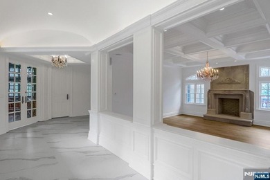 Welcome to an exceptional newly gut-renovated stone colonial - photo 27