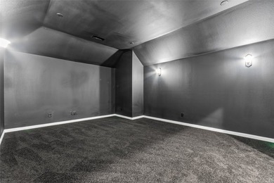 Welcome to this beautiful, gorgeous, elegantly updated residence - photo 27