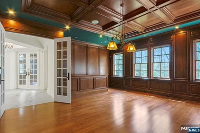 Welcome to an exceptional newly gut-renovated stone colonial - photo 30