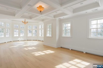 Welcome to an exceptional newly gut-renovated stone colonial - photo 31