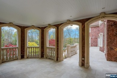 Welcome to an exceptional newly gut-renovated stone colonial - photo 37