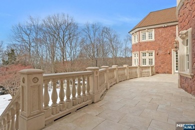 Welcome to an exceptional newly gut-renovated stone colonial - photo 38
