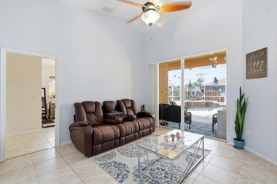 Welcome to this beautifully maintained 4 bedroom, 3 bathroom - photo 4