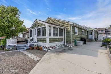 Green Island waterfront gem! Larger than she appears from the - photo 50