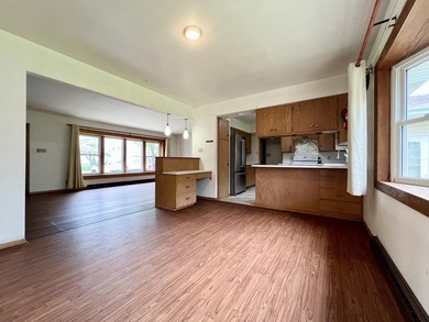Opportunity awaits with this spacious 4 bed, 2 bath tri-level - photo 11