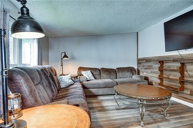 Welcome home to this charming single-level 3-bedroom, 2-bath - photo 11
