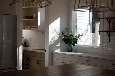 This stunning one-story home, built by Steve Koenig and designed - photo 23