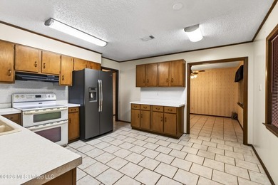 PRICED THOUSANDS BELOW APRRAISED VALUE... Located less than a - photo 7