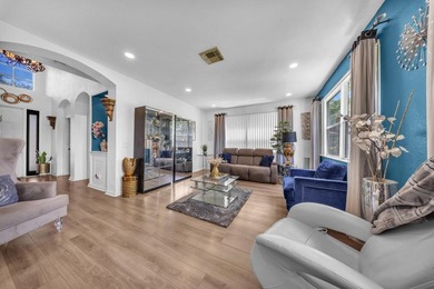 New Price! WPB resort-style lakefront living in this spacious - photo 7