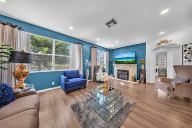 New Price! WPB resort-style lakefront living in this spacious - photo 9