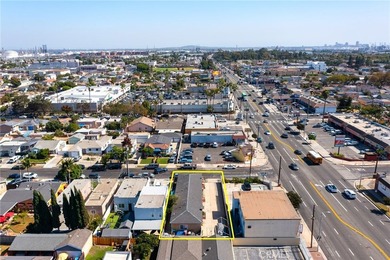 Welcome to this charming TRIPLEX located at 1405 Lagoon Ave in - photo 17