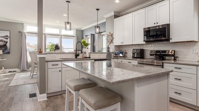 Unparalleled luxury meets carefree lake living in this stunning - photo 10