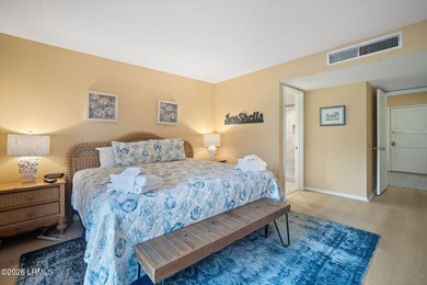 Desirable CORNER UNIT offering a rare and versatile TWO-BEDROOM - photo 20