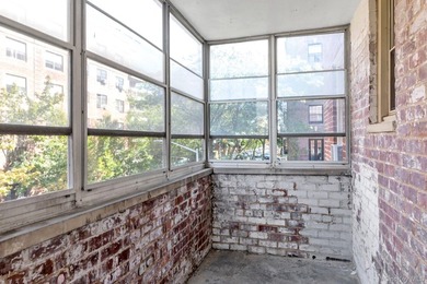 The Greenbriar - Spacious 3-Bedroom with Terrace in the Heart of - photo 17