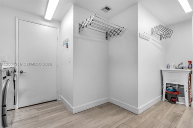 Spacious 3BD/3BA residence offering 2,510 SF in the highly - photo 34