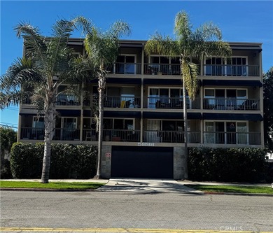 Experience coastal living in Naples' Island! This move-in ready - photo 1