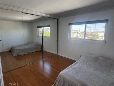 Experience coastal living in Naples' Island! This move-in ready - photo 9