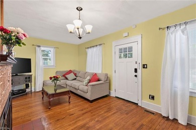 Welcome to the heart of Wythe! Nestled on a quiet street, this - photo 9