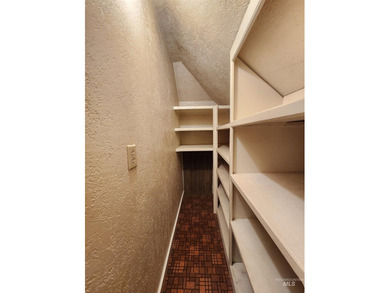 This Nampa charmer has so much to offer - beautiful custom