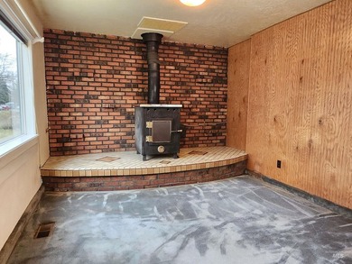 This Nampa charmer has so much to offer - beautiful custom