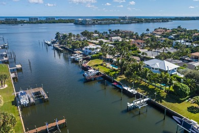 This stunning waterfront property in Lake Worth offers the - photo 5