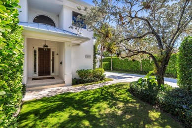 This stunning waterfront property in Lake Worth offers the - photo 6