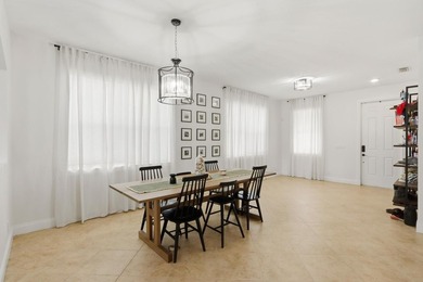Welcome to this elegant 3,000+ sq ft home in the sought-after - photo 3