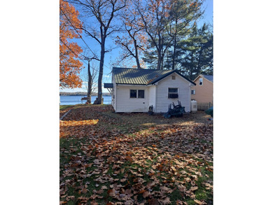 Quaint camp on Unity Pond (Lake Winnecook)! This 3 bed, 1 bath - photo 2