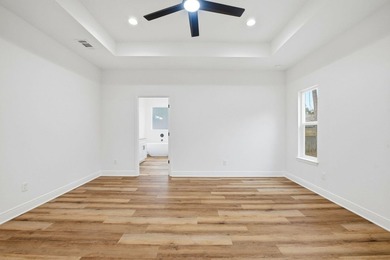 This semi-custom home offers a spacious living with 4 bedrooms - photo 20