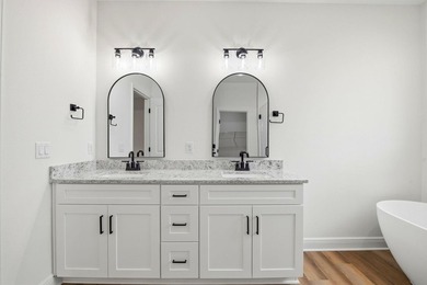 This semi-custom home offers a spacious living with 4 bedrooms - photo 23