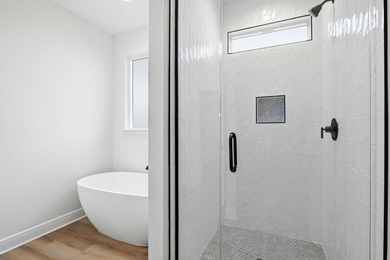 This semi-custom home offers a spacious living with 4 bedrooms - photo 25