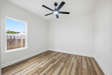 This semi-custom home offers a spacious living with 4 bedrooms - photo 28