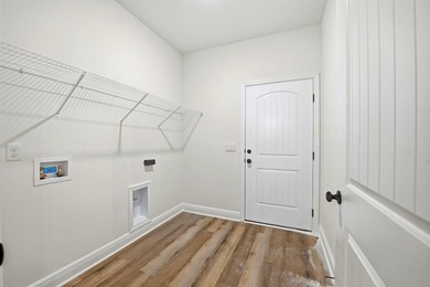 This semi-custom home offers a spacious living with 4 bedrooms - photo 37
