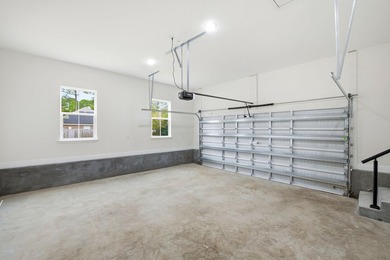 This semi-custom home offers a spacious living with 4 bedrooms - photo 38