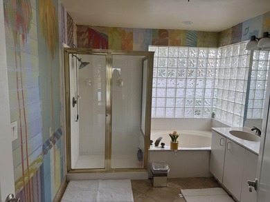 Welcome to this charming four-bedroom, three-bathroom - photo 11