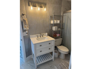 Welcome to this charming four-bedroom, three-bathroom - photo 14