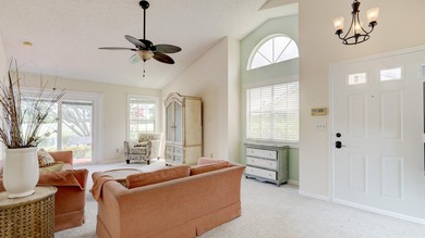 Beautifully Remodeled 2 Bedroom / 2 Bathroom Villa in - photo 24