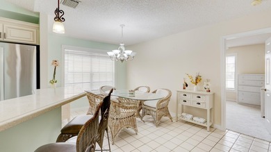Beautifully Remodeled 2 Bedroom / 2 Bathroom Villa in - photo 37
