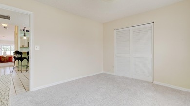Beautifully Remodeled 2 Bedroom / 2 Bathroom Villa in - photo 42