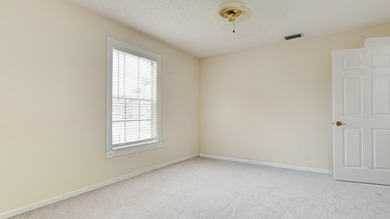 Beautifully Remodeled 2 Bedroom / 2 Bathroom Villa in - photo 43