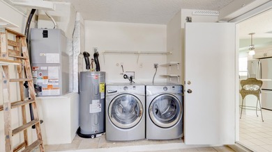 Beautifully Remodeled 2 Bedroom / 2 Bathroom Villa in - photo 47