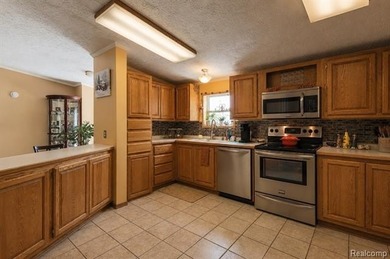 Welcome home to this beautifully maintained 3-bedroom, 2-bath - photo 4